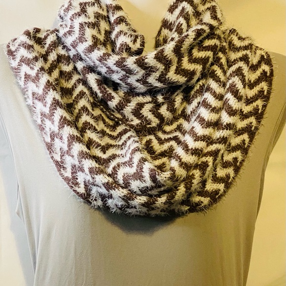 Fuzzy Chevron Pattern Scarf Brown - Picture 6 of 11